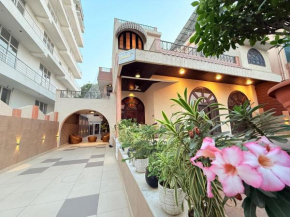 Palm Mansion by Palm Leisure Stays